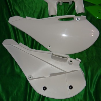 Kit plastiques UFO pour KAWASAKI KX 125cc et 250cc de 1999 à 2002 KAKIT200999 UFO 84,90 €