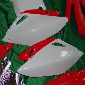 Kit plastiques UFO pour HONDA CRF 250 R de 2006 à 2007 HOKIT105999 UFO 89,90 €