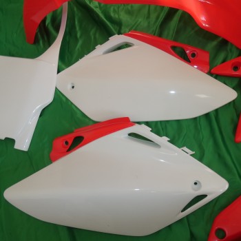 Kit plastiques UFO pour HONDA CRF 450 de 2005 à 2006 blanc ou rouge